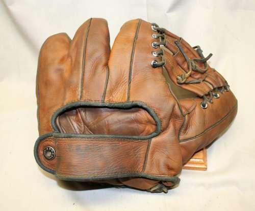 Bobby Doerr OK 3 Finger Back